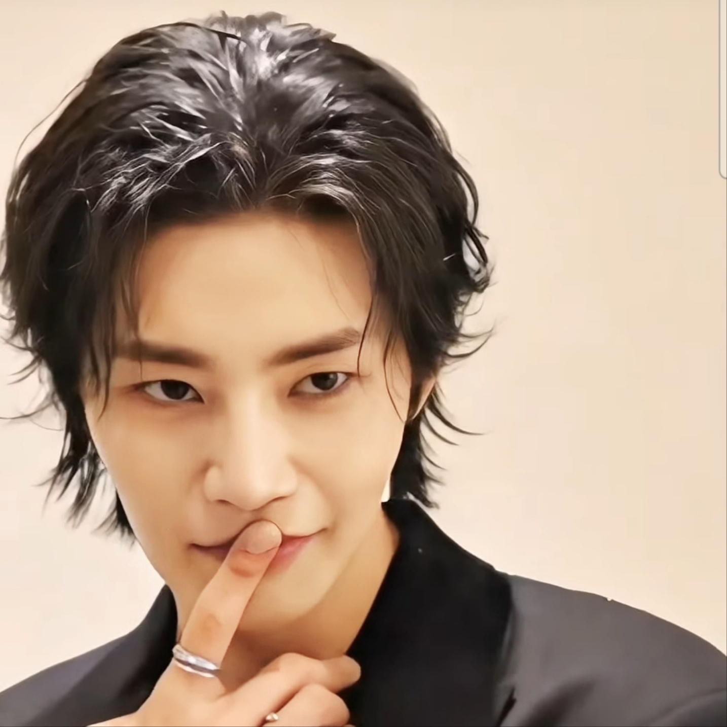 Behind-the-scenes cut of Kim Jaeyoung