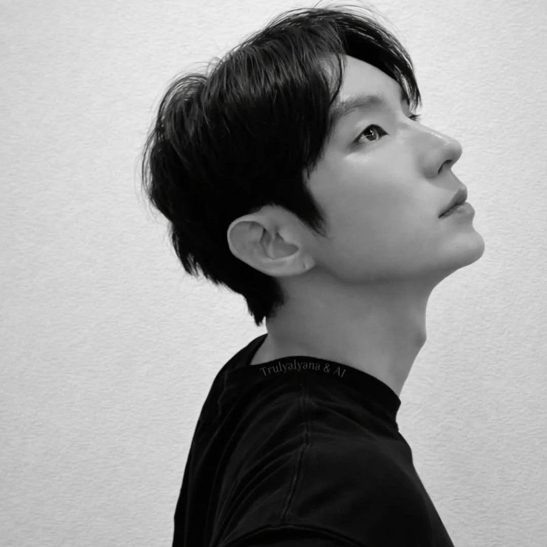 Latest photo of Lee Joongi