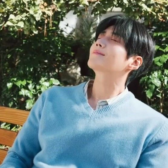 Behind-the-scenes cut of Kim Seonho