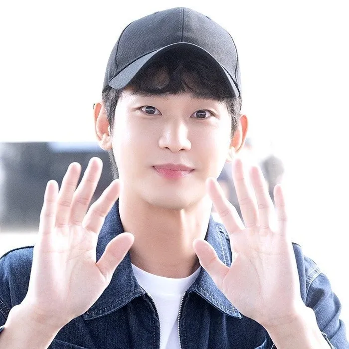 A moment captured by a fan of Kim Soohyun