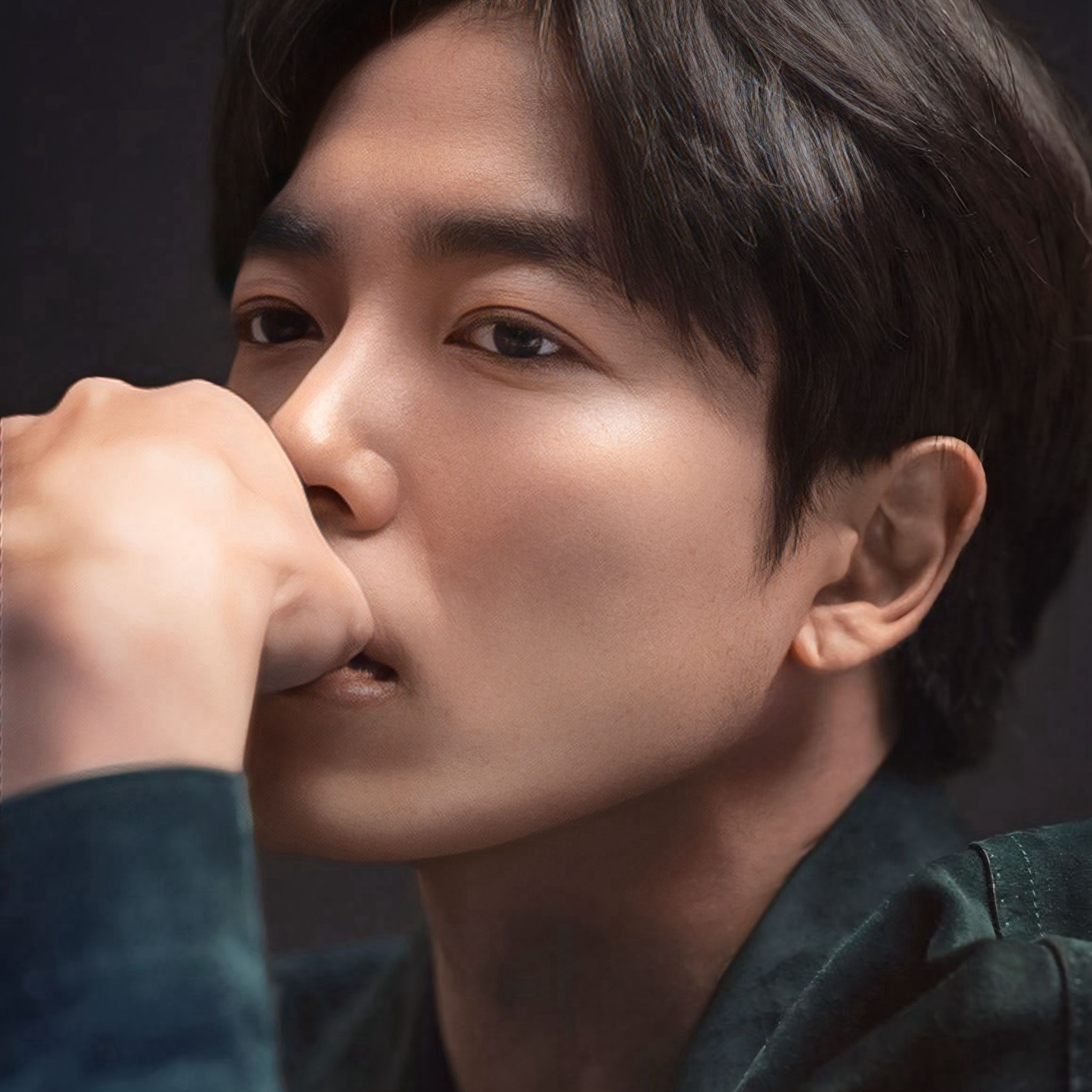 粉丝拍下的金材昱瞬间