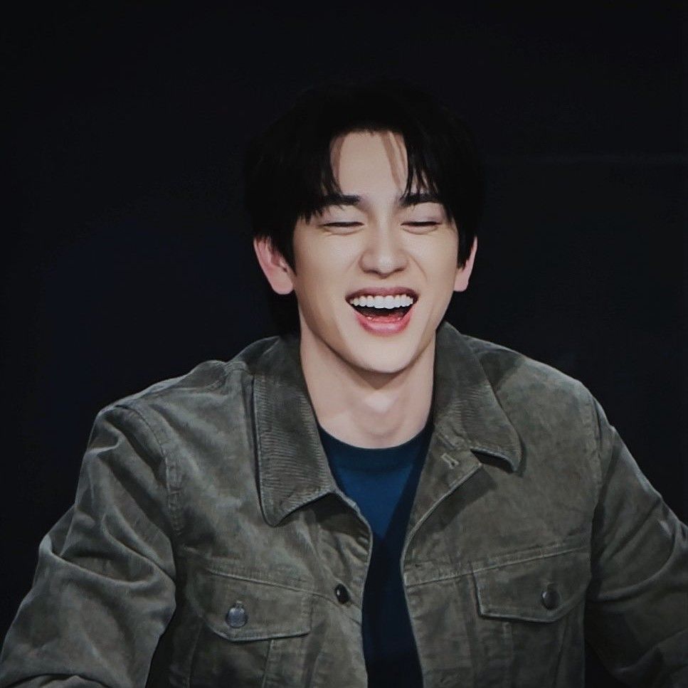 パク・ジニョンの最近の活動ショット