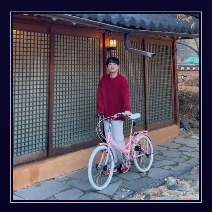 粉丝拍下的李灿元瞬间