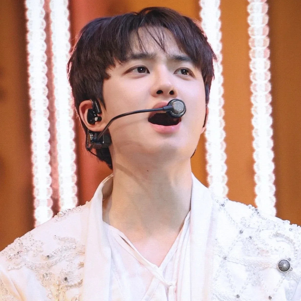 Behind-the-scenes cut of Doh Kyungsoo (D.O.)