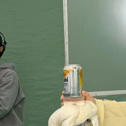 Behind-the-scenes cut of Bona