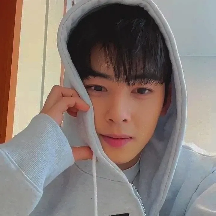 Latest photo of Cha Eunwoo