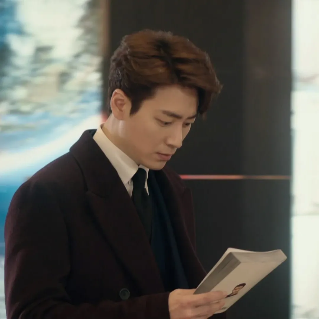 Behind-the-scenes cut of Lee Joonhyuk