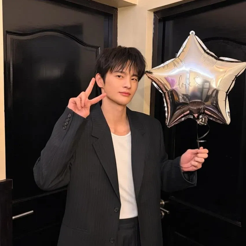 Momen yang diabadikan oleh penggemar Seo Inguk