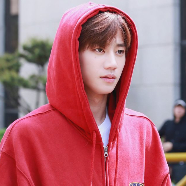 Behind-the-scenes cut of Lee Junyoung