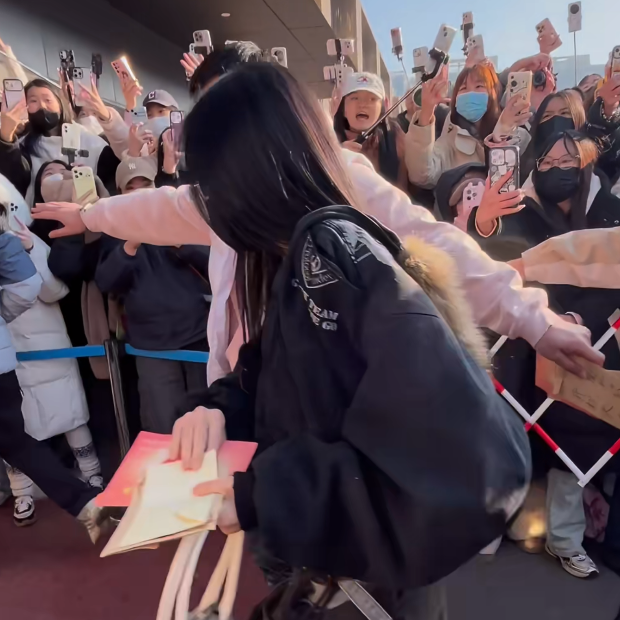 A moment captured by a fan of Esther Yu