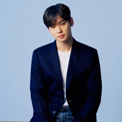 Behind-the-scenes cut of Cha Eunwoo