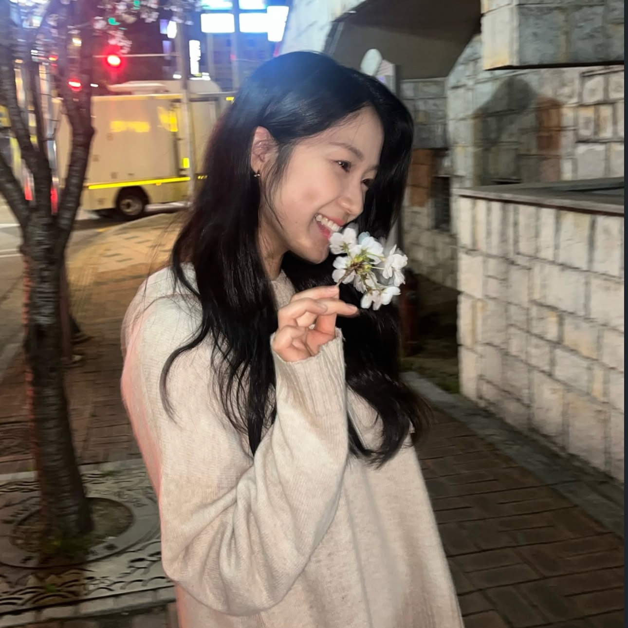 Behind-the-scenes cut of Kim Hyeyoon