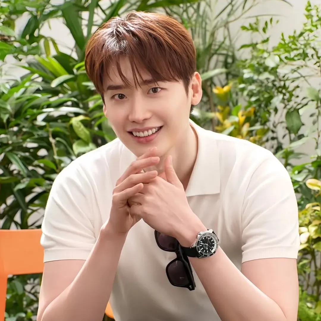 Recent activity shot of Lee Jongsuk