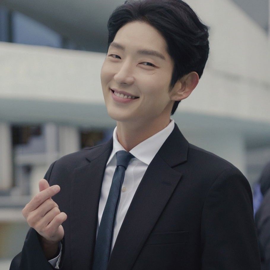 Behind-the-scenes cut of Lee Joongi