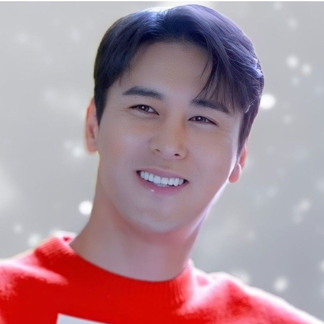 チャン・ミンホの最近の活動ショット