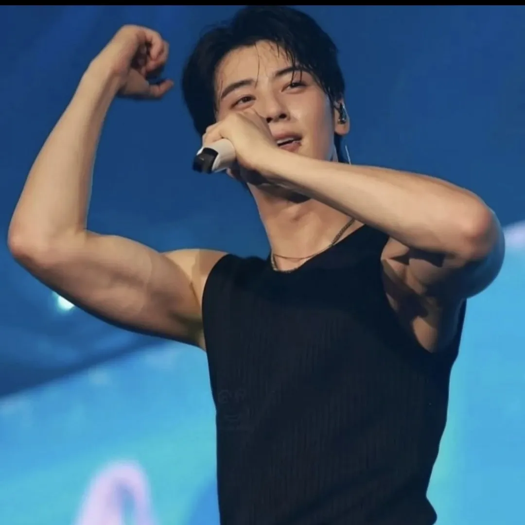 Recent activity shot of Cha Eunwoo