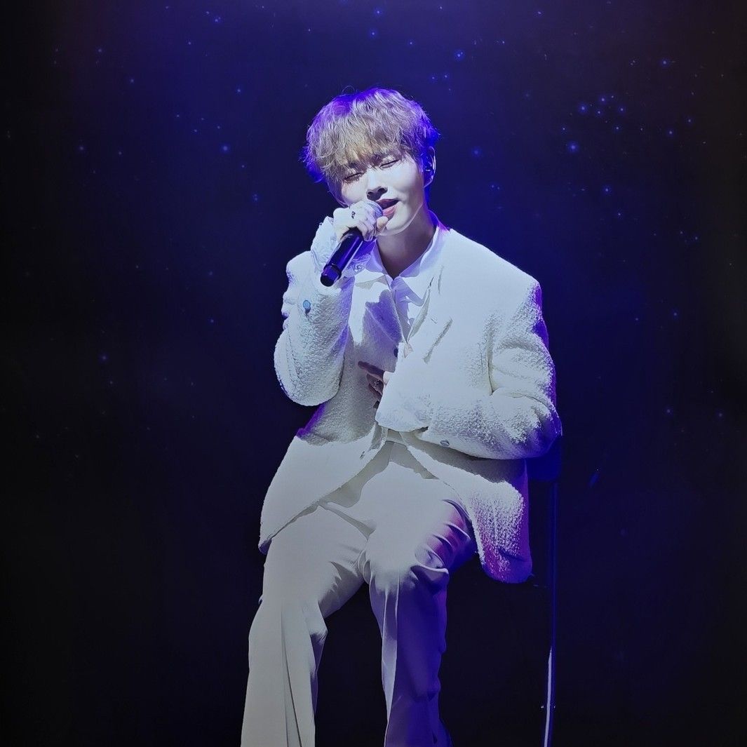 A moment captured by a fan of Lee Byeongchan