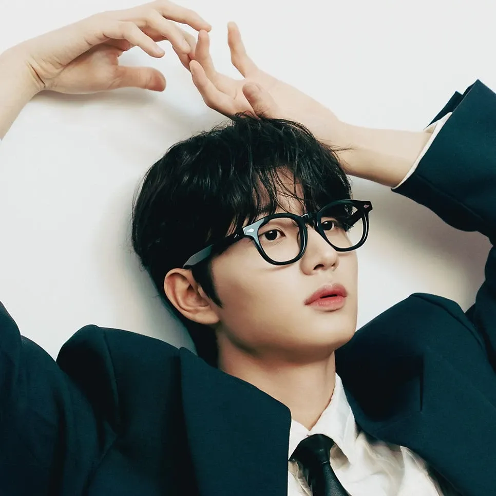 A moment captured by a fan of Kim Jaewon