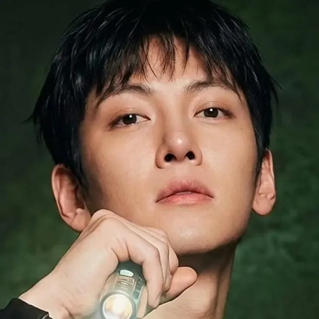 Behind-the-scenes cut of Ji Changwook