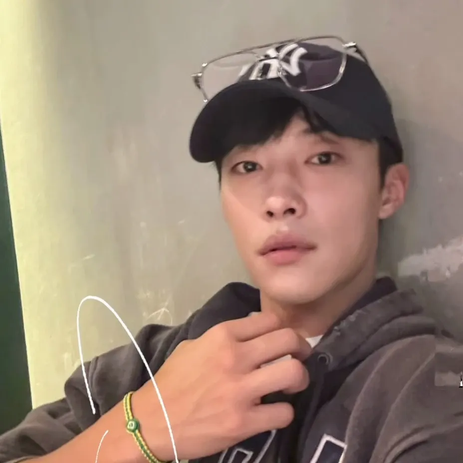 A moment captured by a fan of Woo Dohwan