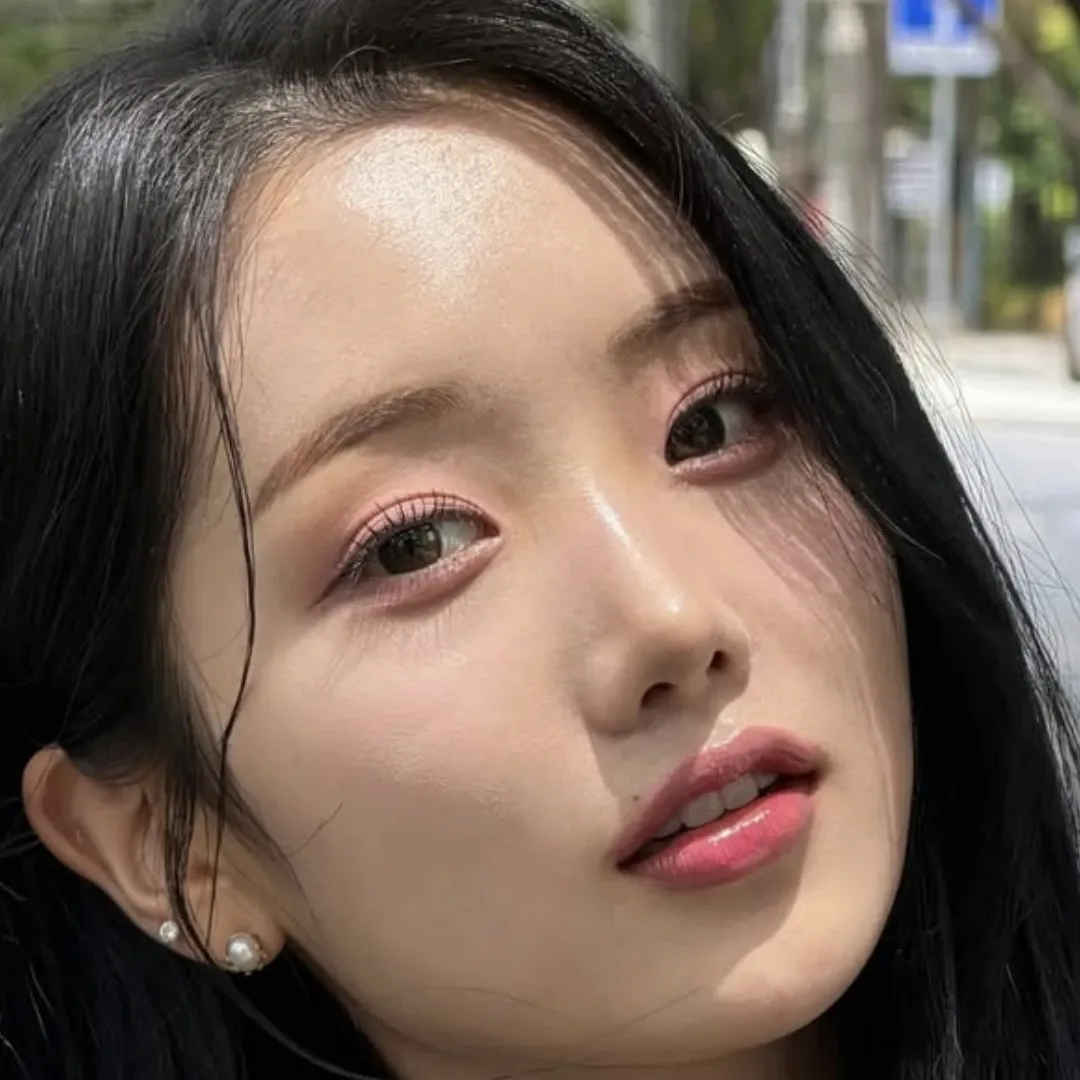 Behind-the-scenes cut of Kim Soyeon (2004)