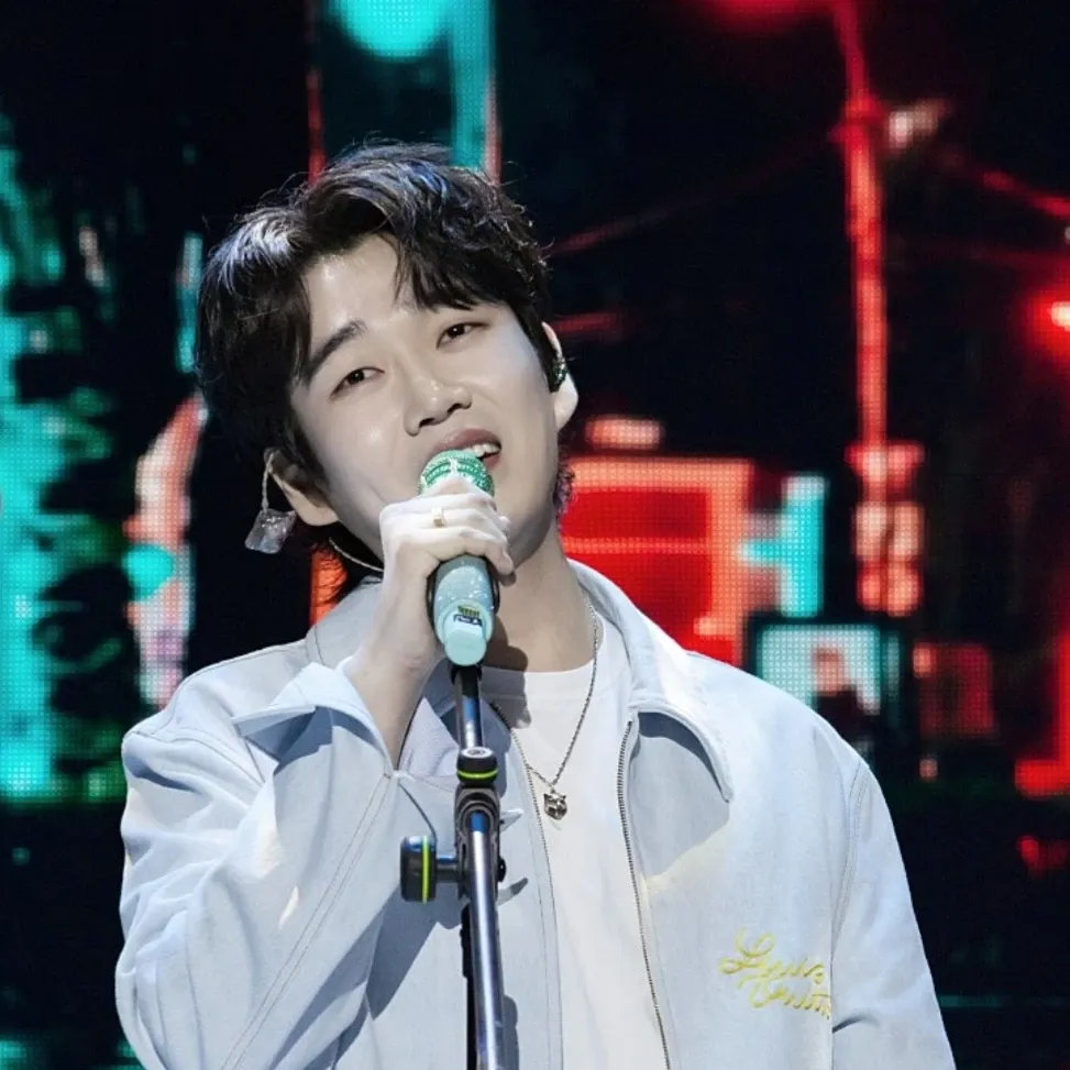 A moment captured by a fan of Hwang Youngwoong