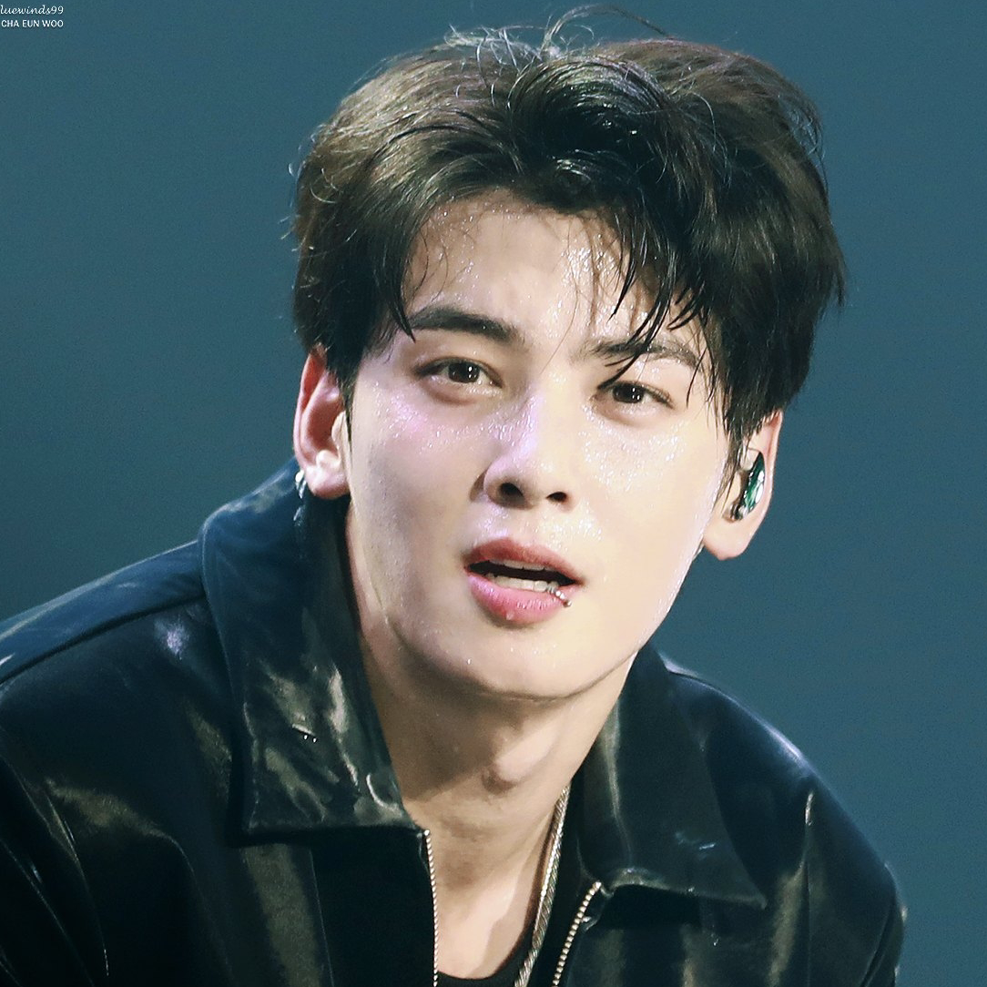 Latest photo of Cha Eunwoo