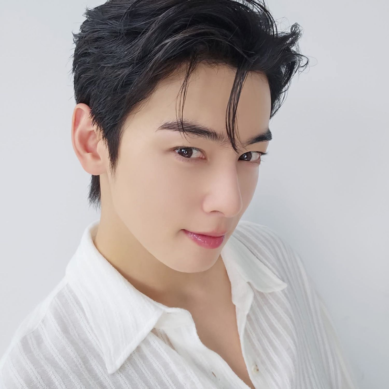 Behind-the-scenes cut of Cha Eunwoo