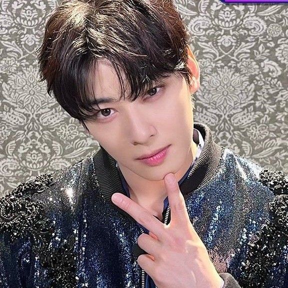 A moment captured by a fan of Cha Eunwoo