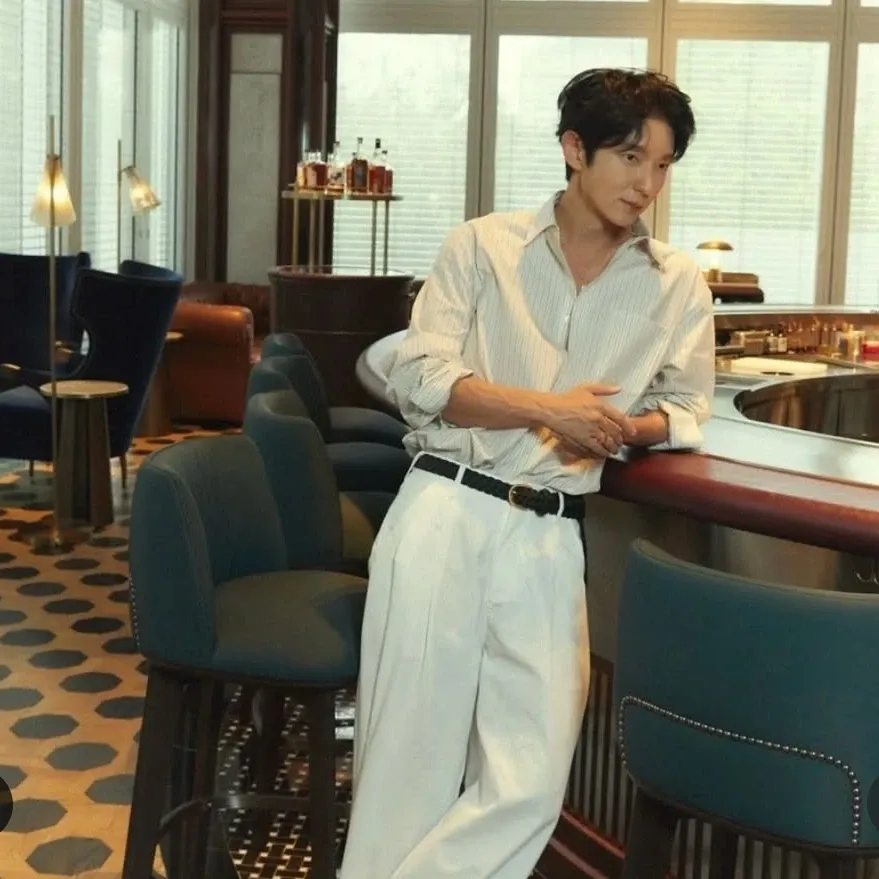 Behind-the-scenes cut of Lee Joongi