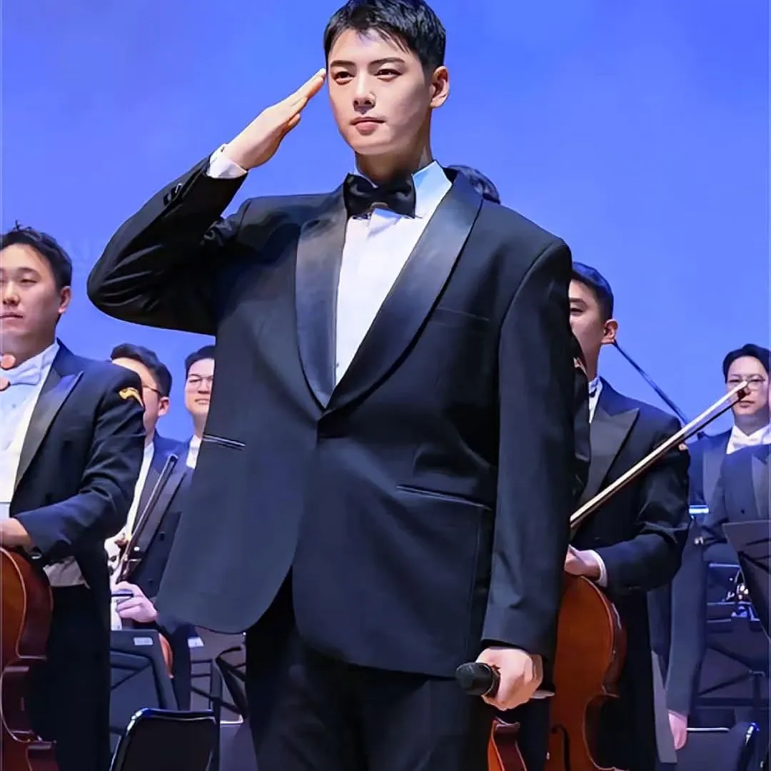 Latest photo of Cha Eunwoo