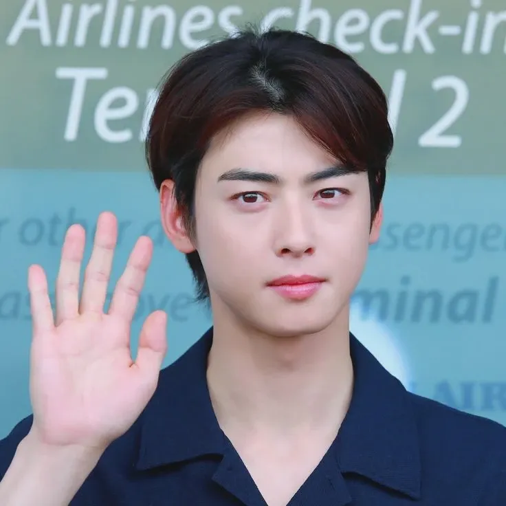 Latest photo of Cha Eunwoo