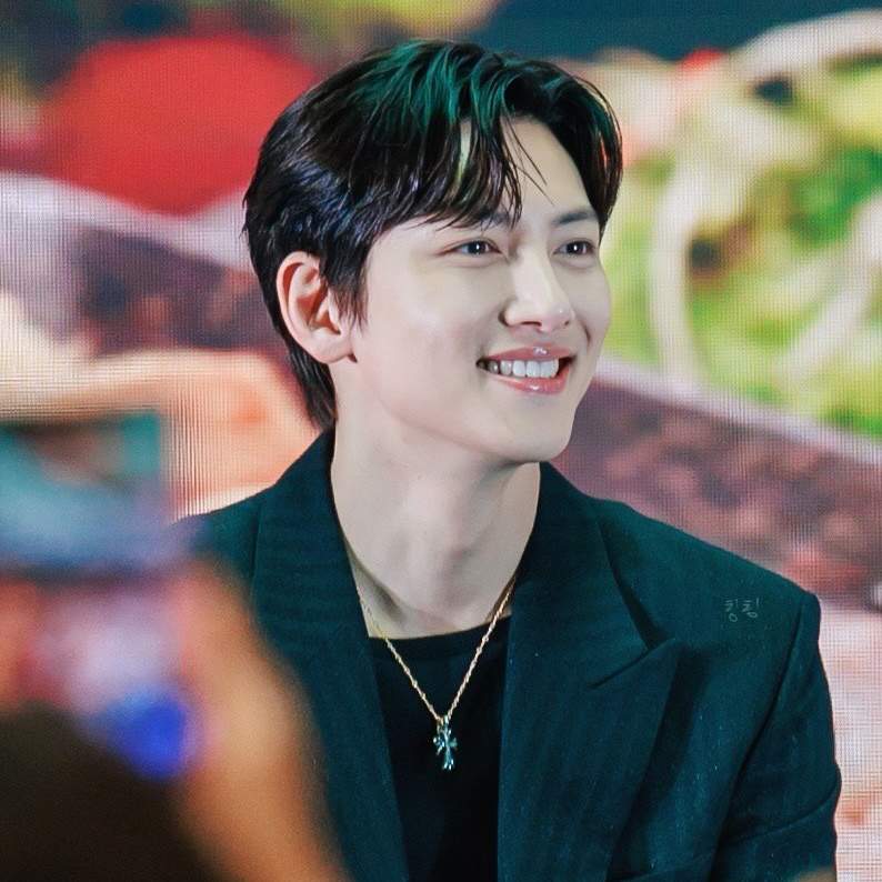 Behind-the-scenes cut of Ji Changwook