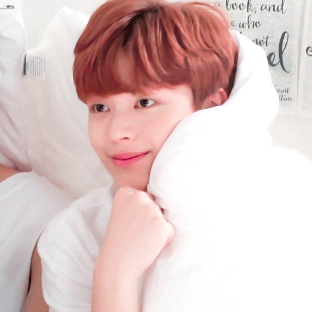 A moment captured by a fan of Yook Sungjae