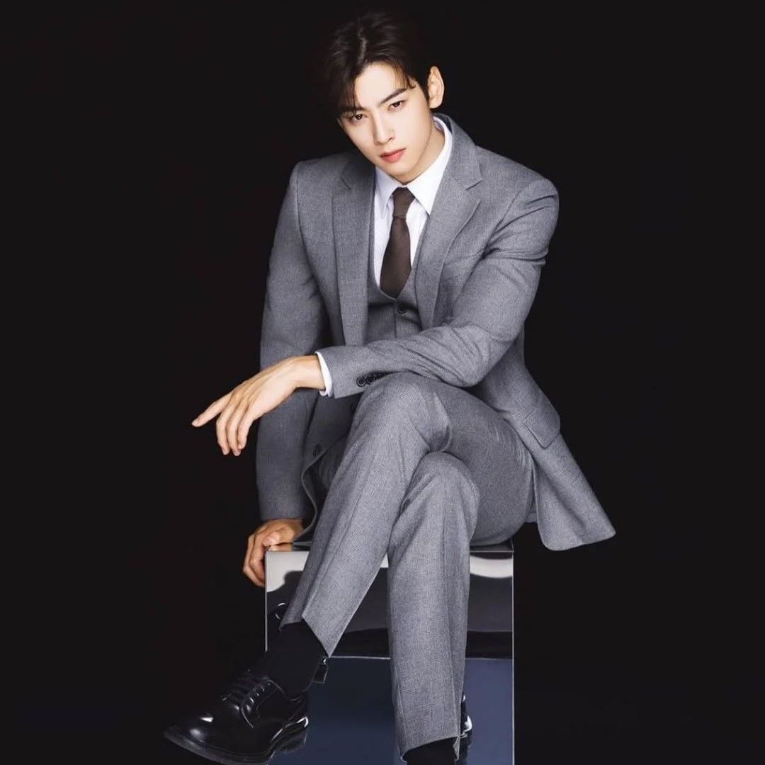 Recent activity shot of Cha Eunwoo