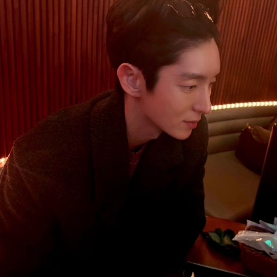 Behind-the-scenes cut of Lee Joongi