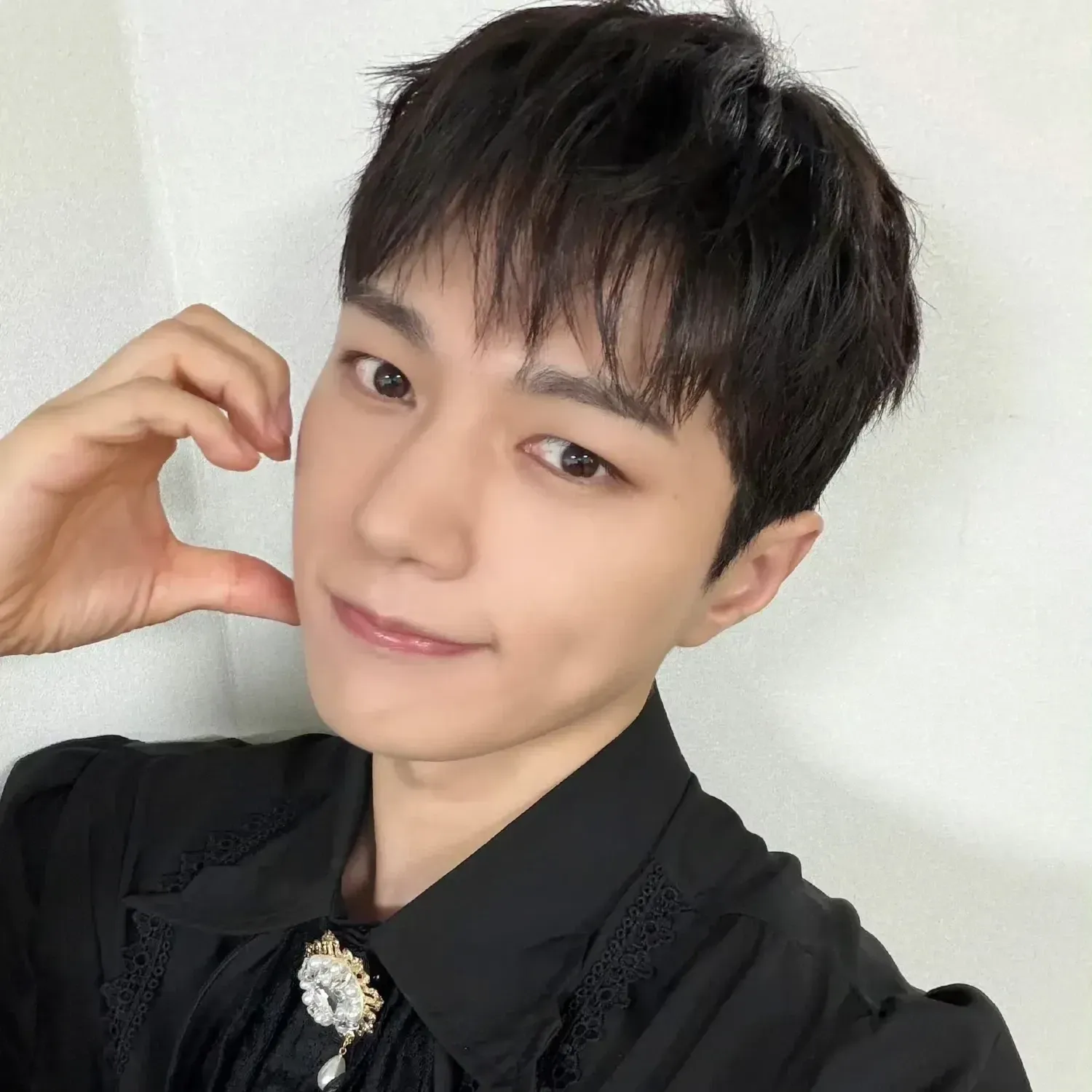 Recent activity shot of Kim Myungsoo (L)