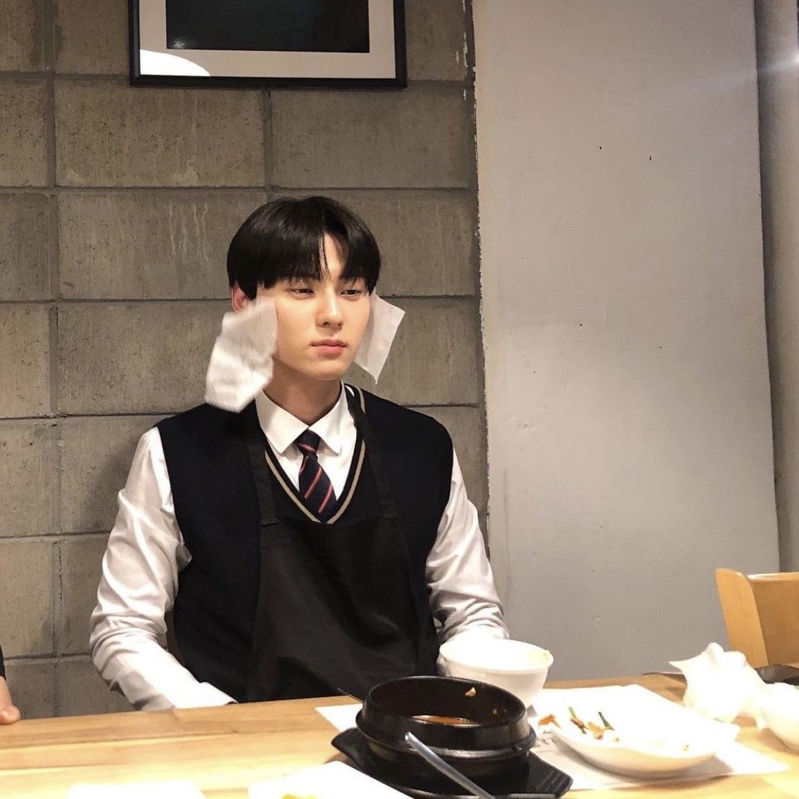 A moment captured by a fan of Hwang Minhyun