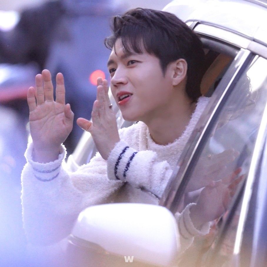 A moment captured by a fan of Nam Woohyun