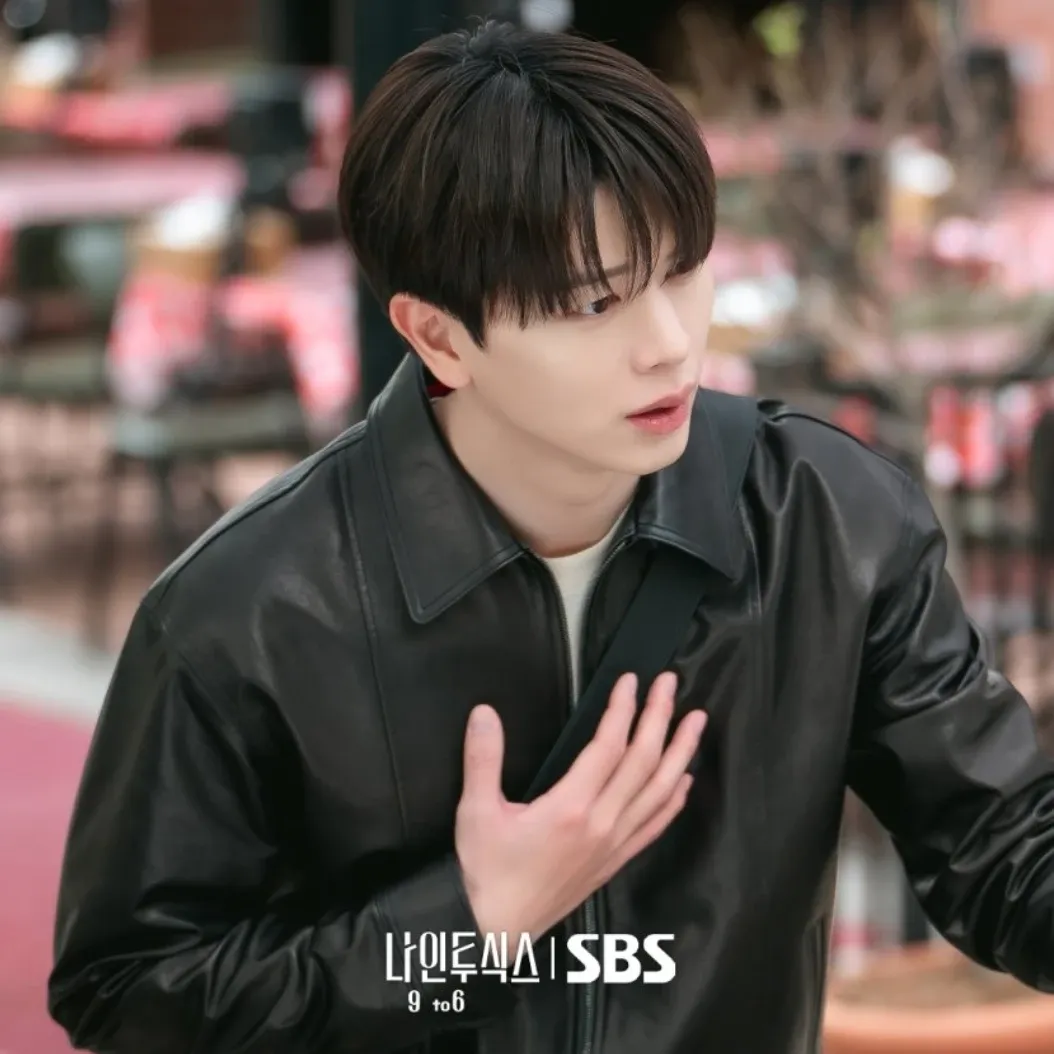 A moment captured by a fan of Yook Sungjae
