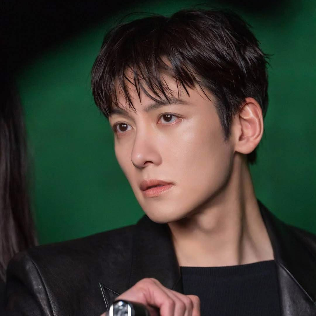 Behind-the-scenes cut of Ji Changwook