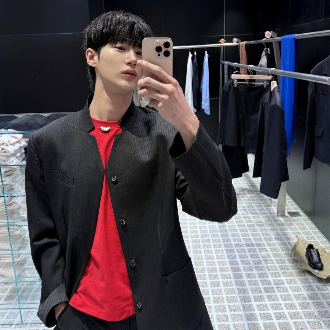 Latest photo of Byeon Wooseok