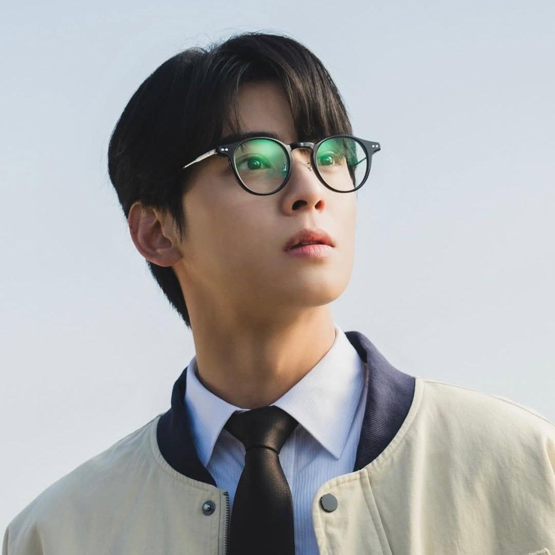 Latest photo of Cha Eunwoo