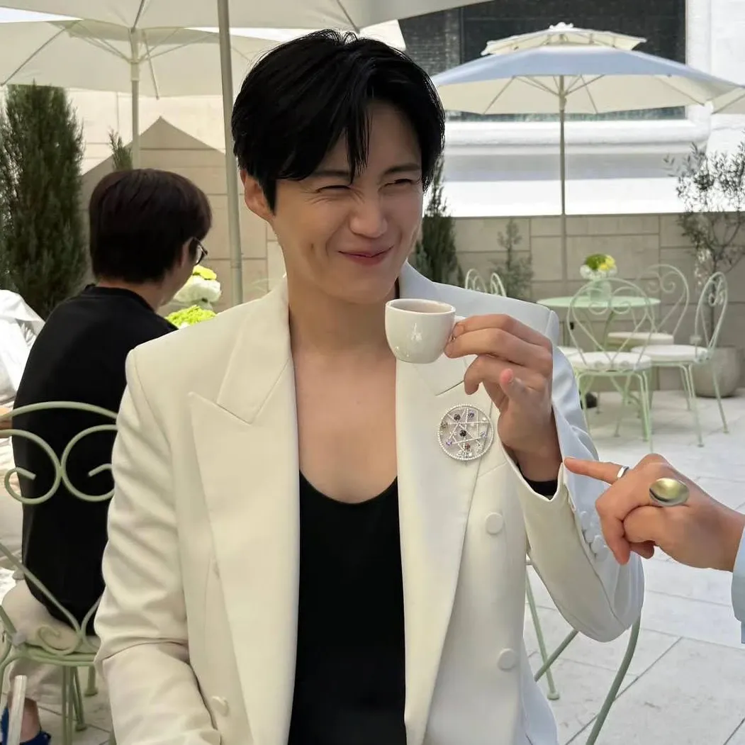 Behind-the-scenes cut of Kim Seonho