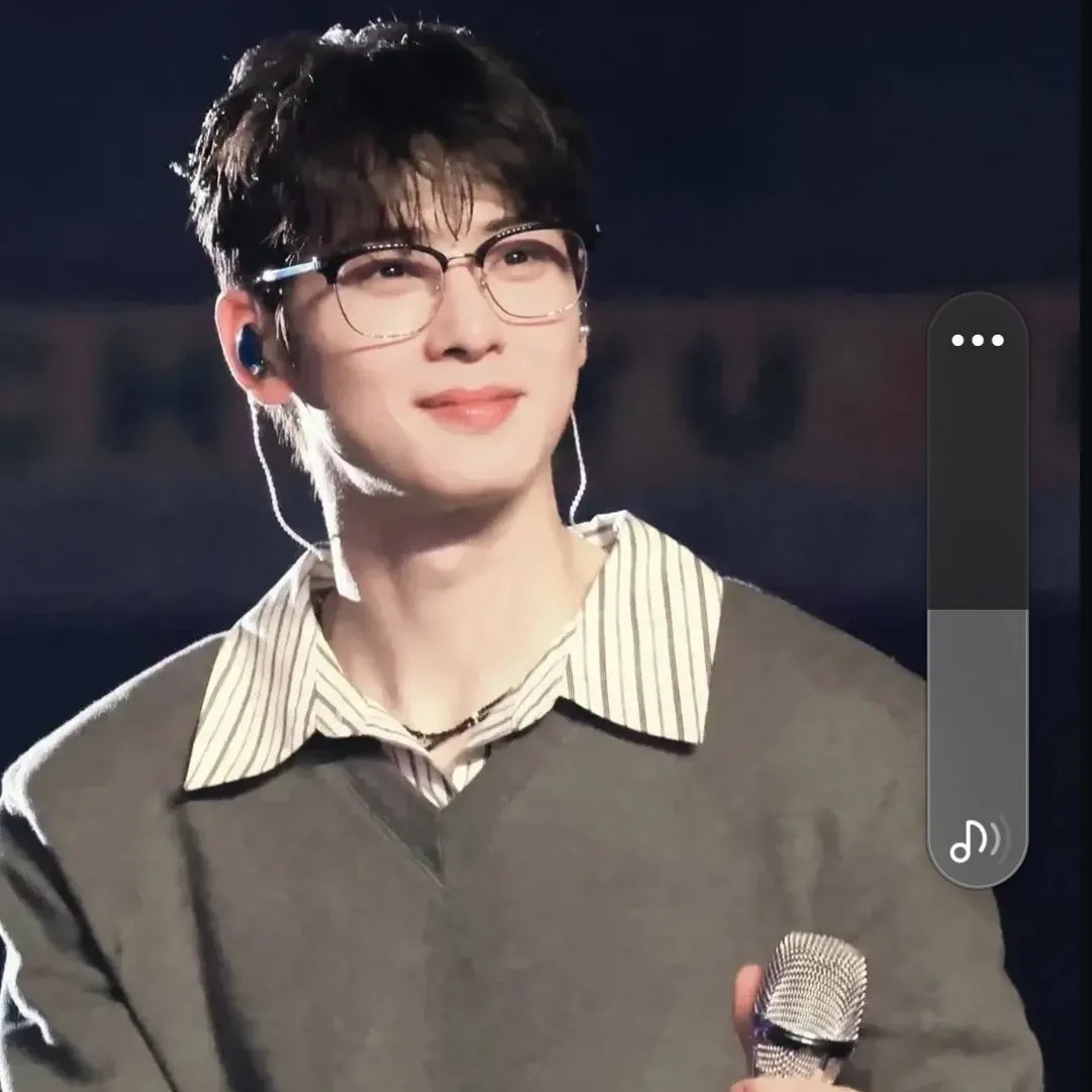 Behind-the-scenes cut of Cha Eunwoo