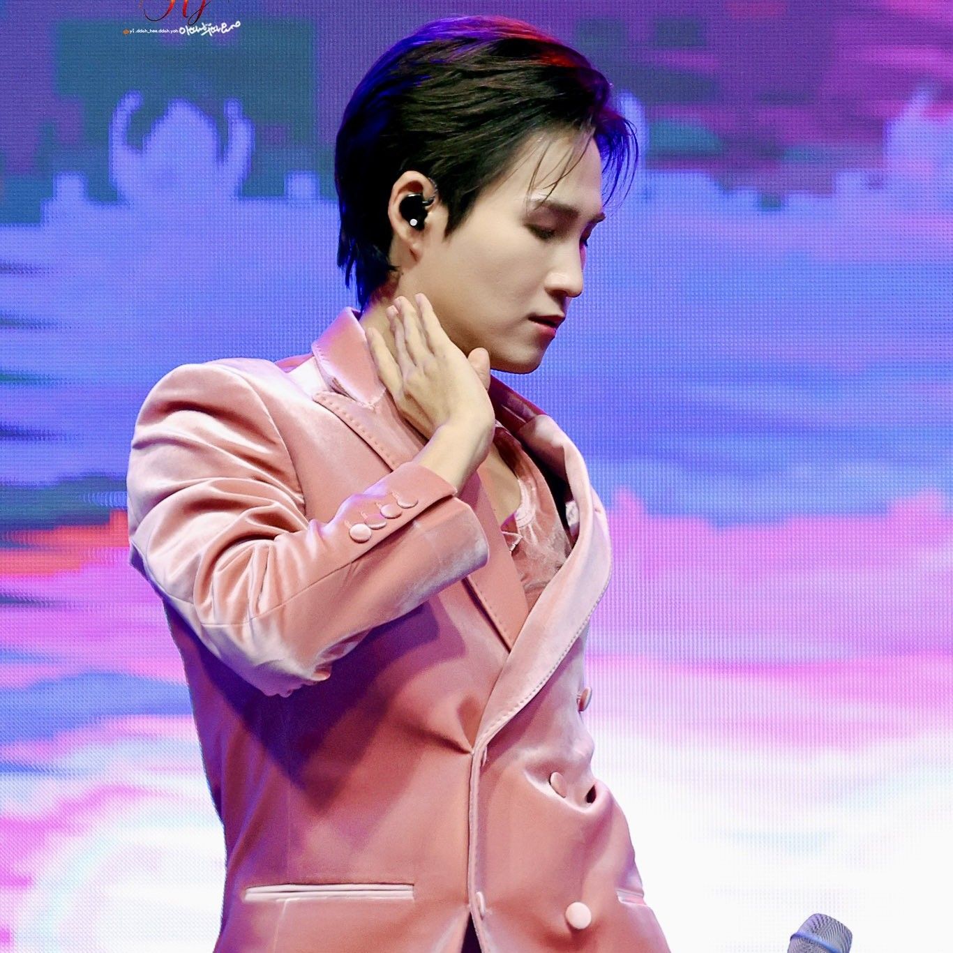 A moment captured by a fan of Kim Heejae