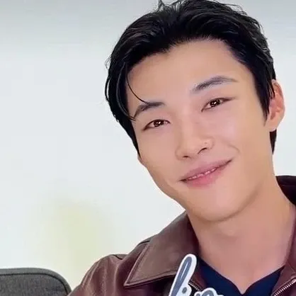 A moment captured by a fan of Woo Dohwan