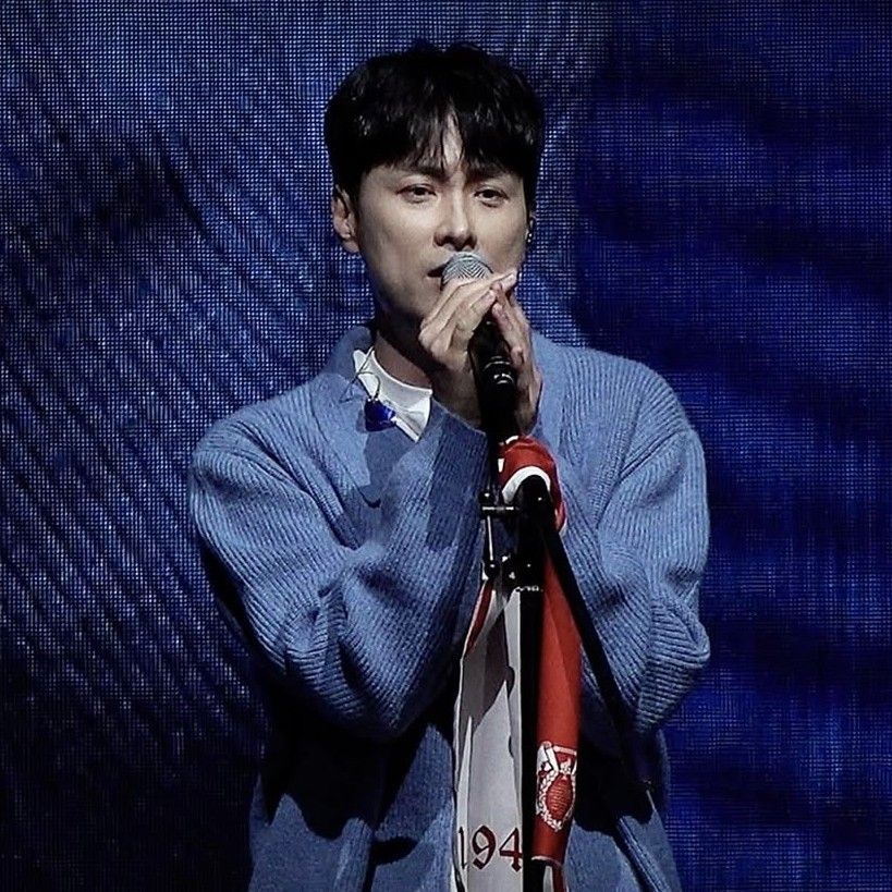 粉丝拍下的闵庚勋瞬间