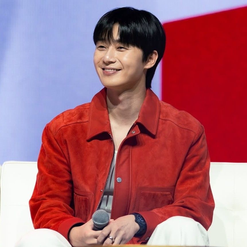 Foto kegiatan terbaru dari Park Seojoon