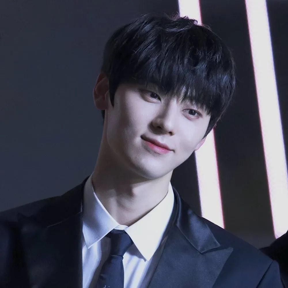 A moment captured by a fan of Hwang Minhyun